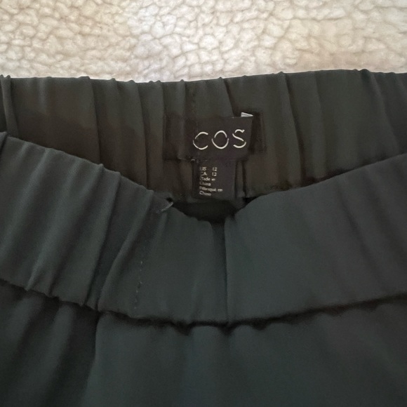 COS dark (bottle) green, pencil skirt with pleating detail - Picture 3 of 7